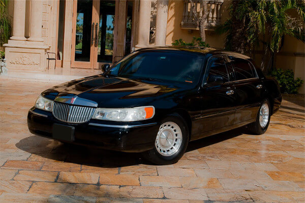 Lincoln Sedan Lafayette Rental